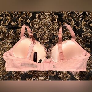 Victoria secret bedazzled bra (38B/B85) very comfortable only wore it once.